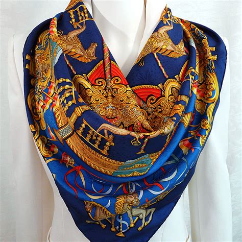 instant luxe carre hermes|Hermes paris scarf.